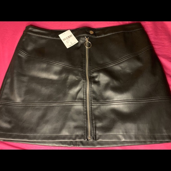 Forever 21 Faux Leather Skirt - Picture 1 of 3